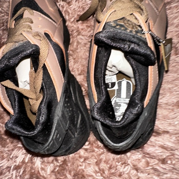 NWOT Nike Air Huarache LE Black and Tan Men's Shoes 7 - Picture 7 of 10